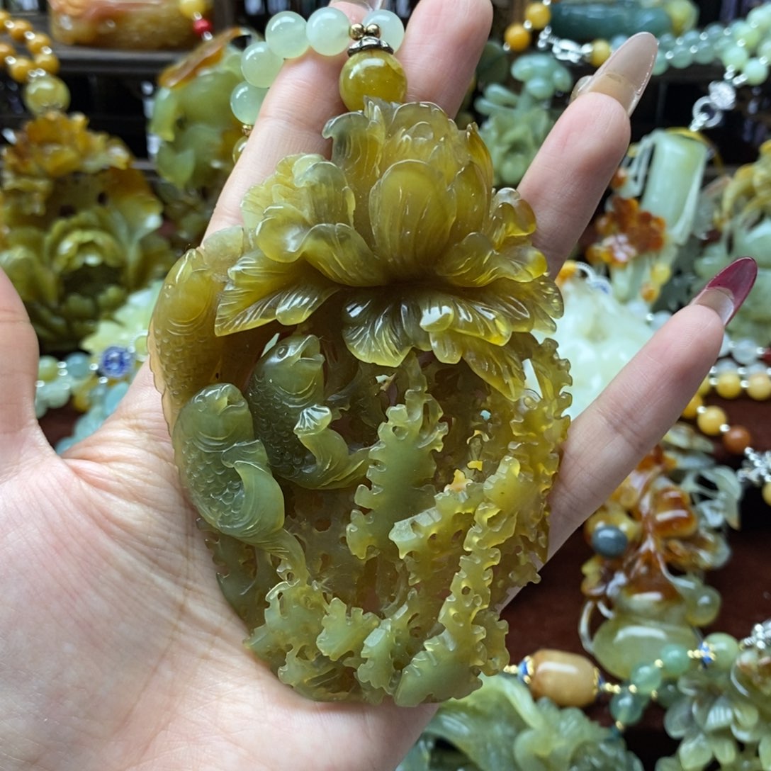 蛇纹石玉挂件未镶嵌异*