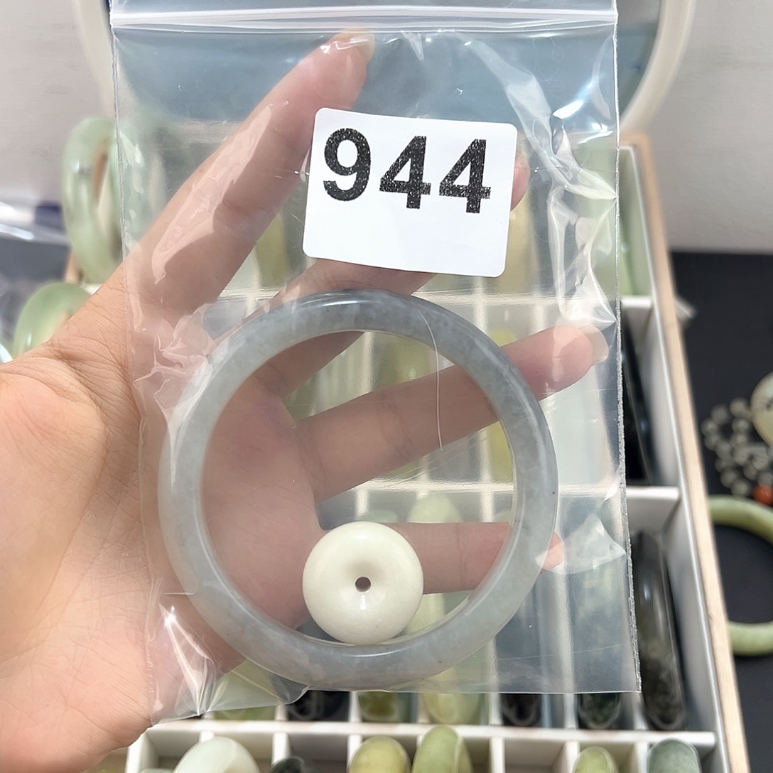 不***活未镶嵌蛇纹石玉颈饰