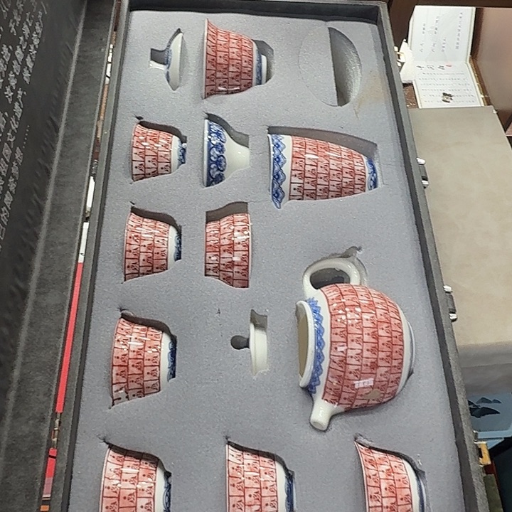 孤品茶具套装等。      