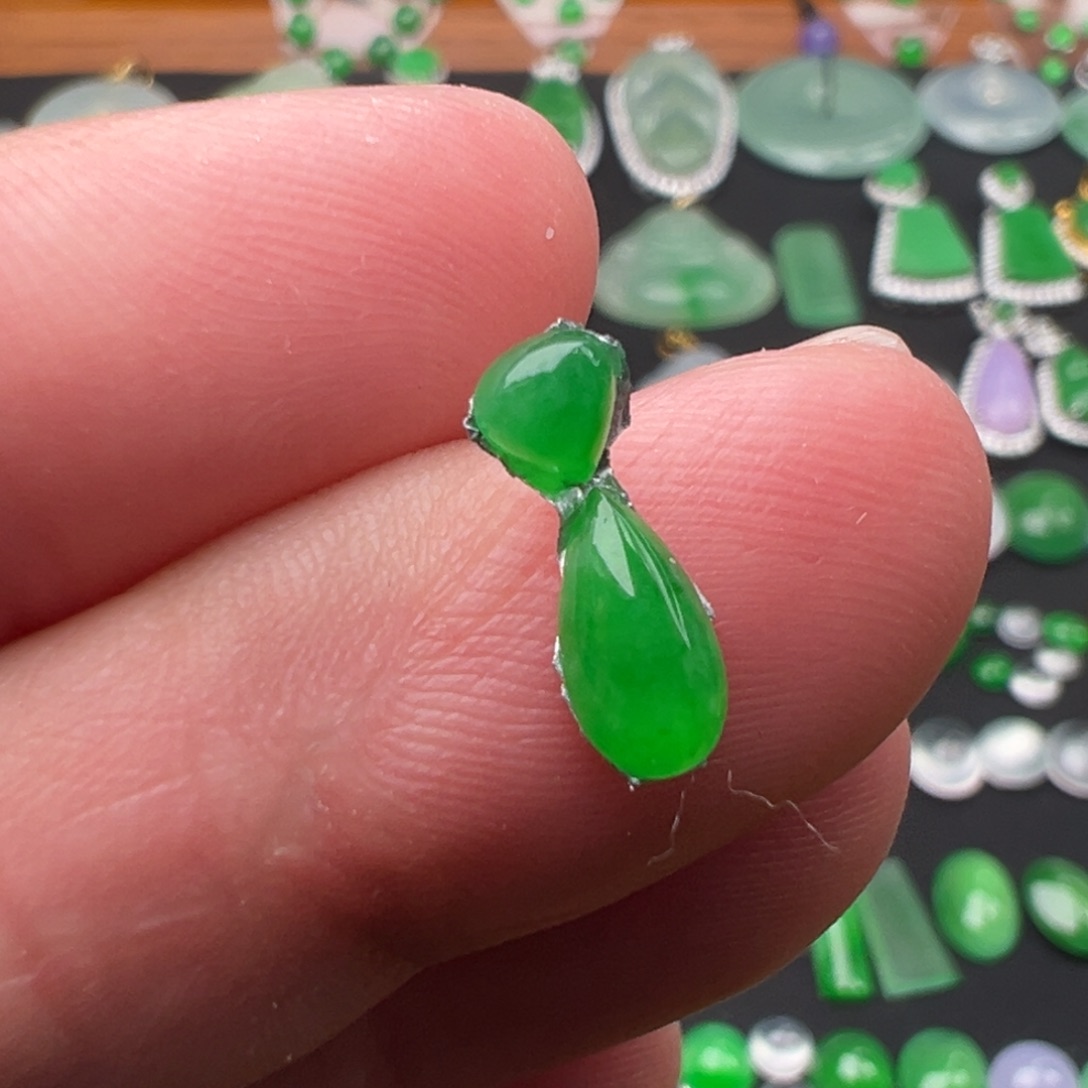 翡翠颈饰未镶嵌水滴套装