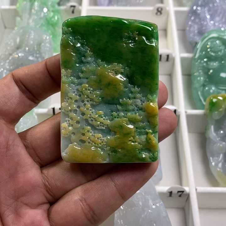 颈饰未镶嵌翡翠善**人山水