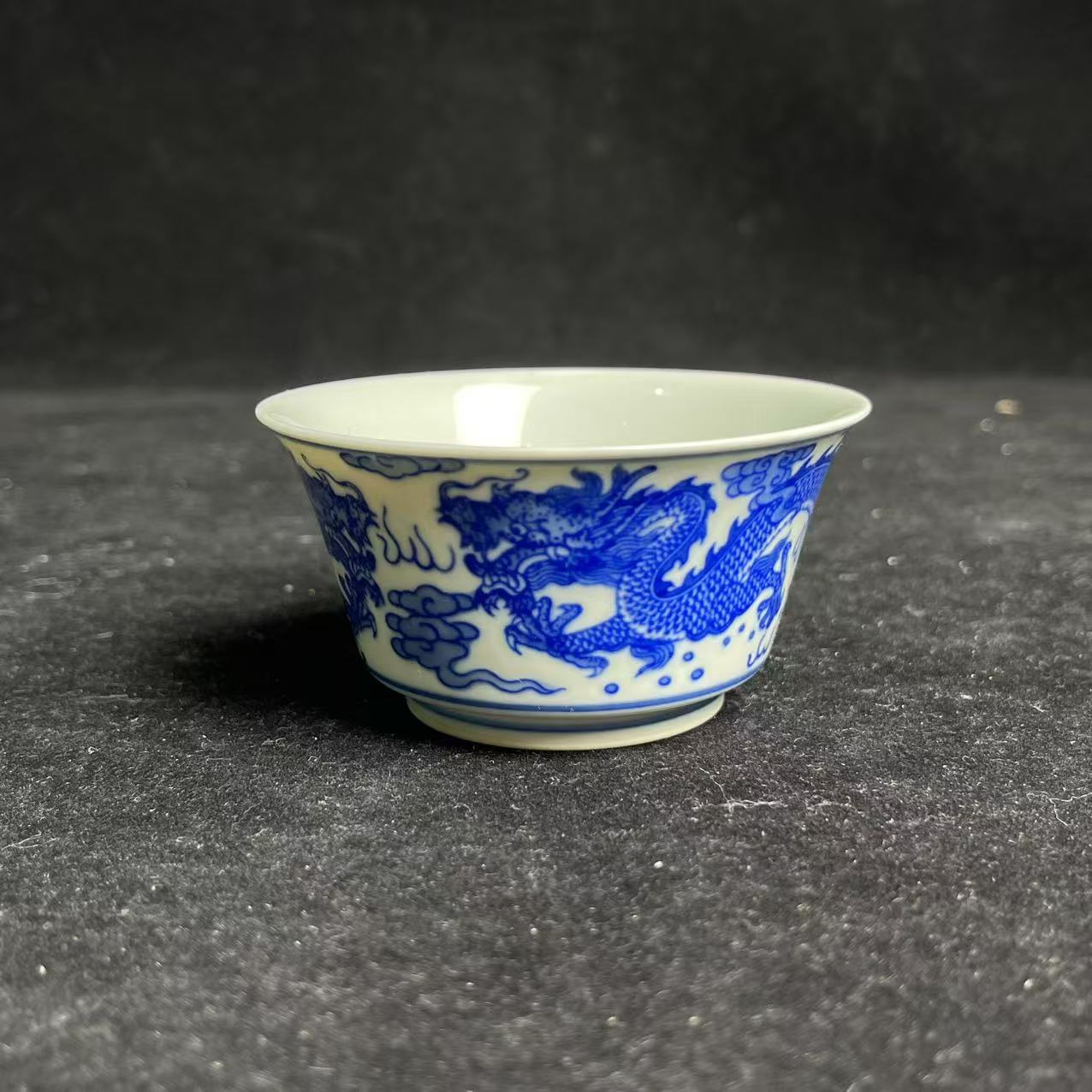 Y青花双龙戏珠纹杯