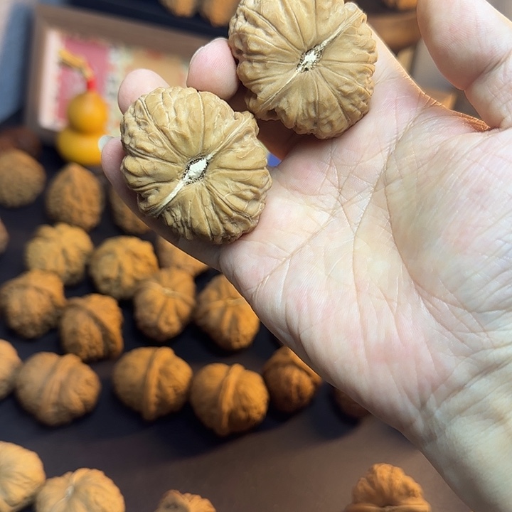 浅***惑文玩核桃把件43全品红皮南瓜福利，不退换，有质量问题售后