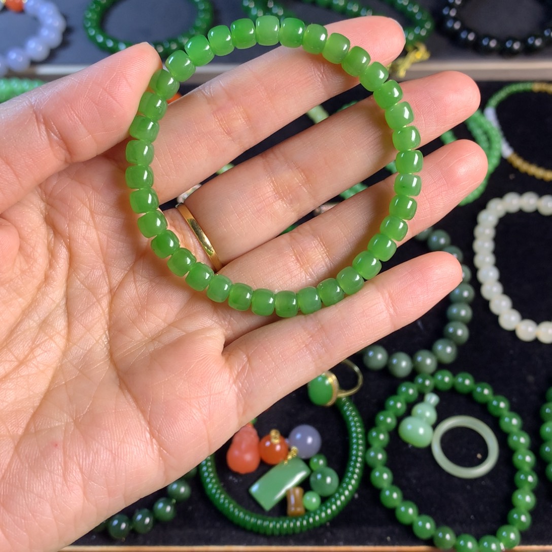 郑***大和田玉未镶嵌手链