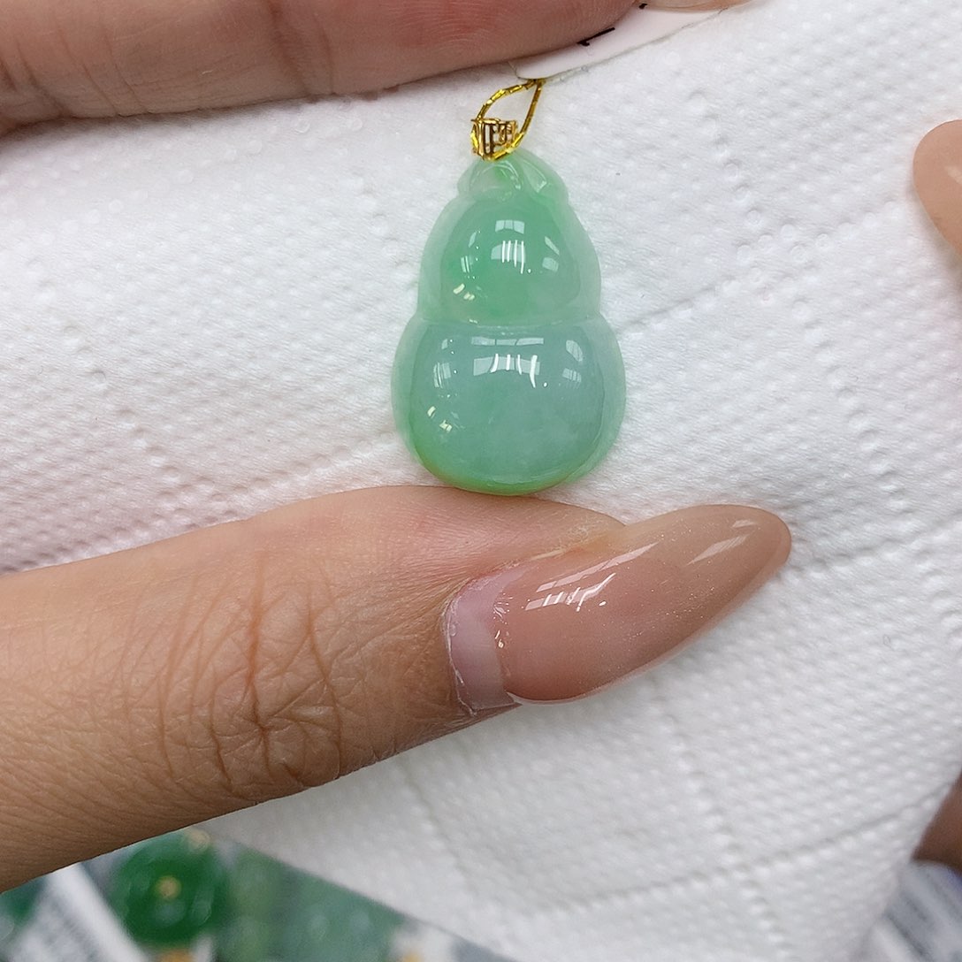 颈饰18K金镶嵌翡翠