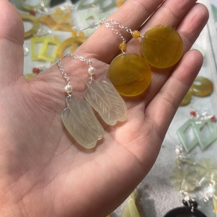 蛇纹石玉合金耳饰