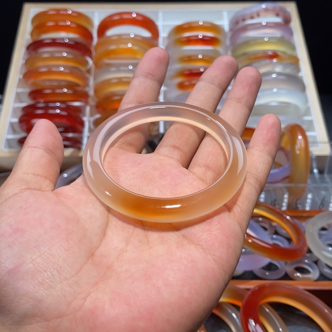 Z***ᶻ玛瑙/玉髓手镯未镶嵌