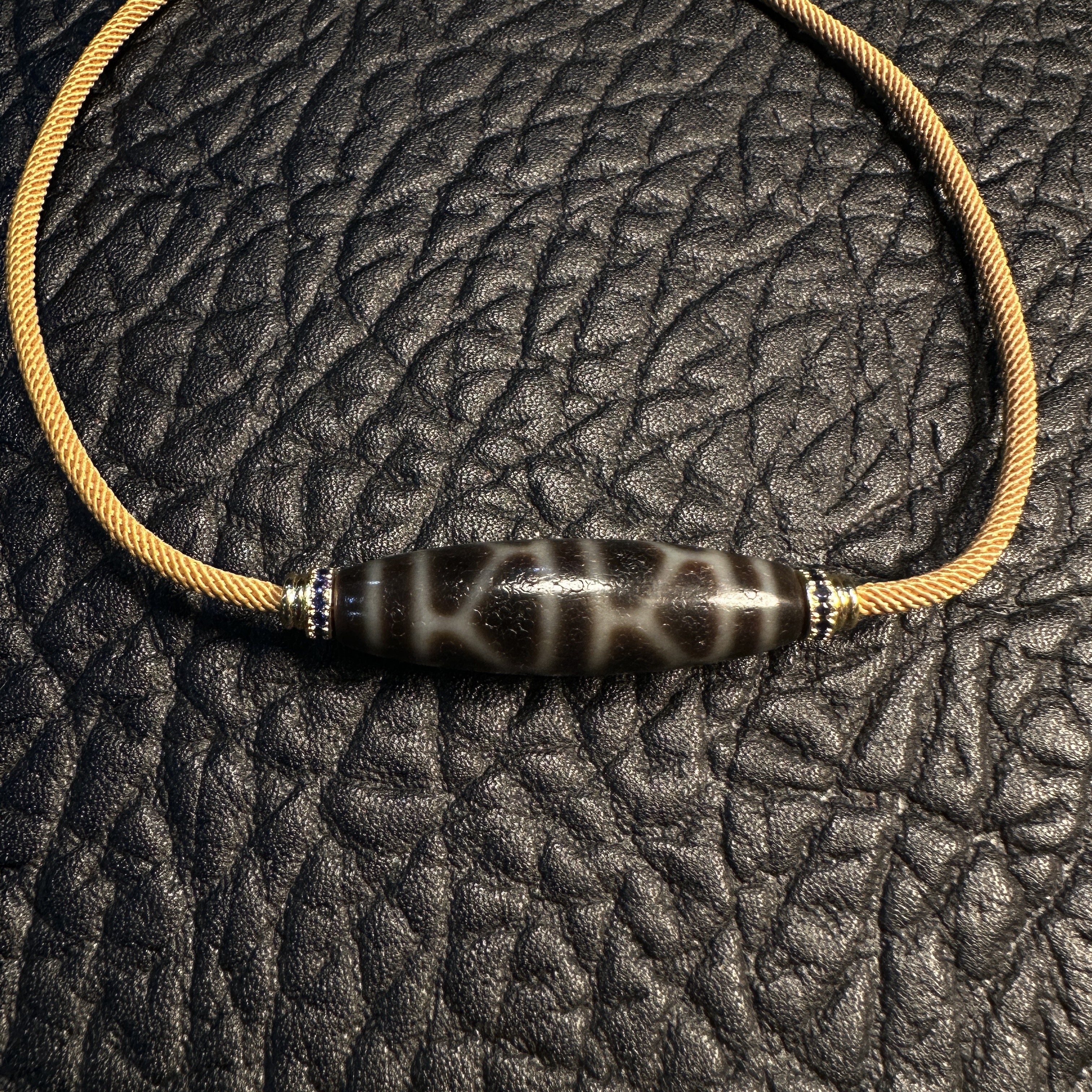 20世纪深咖色 龟甲纹珠珠 11mmx37.5mm/777-99