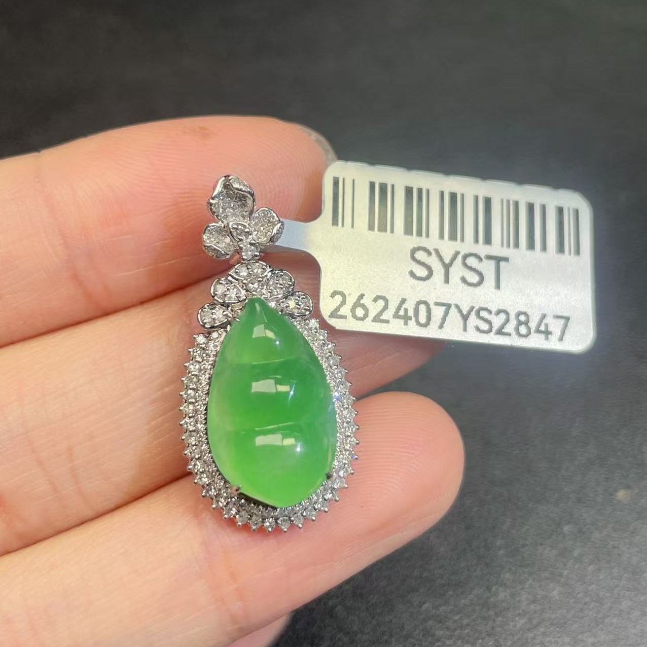 18k金镶嵌缅甸A货翡翠(不含链)