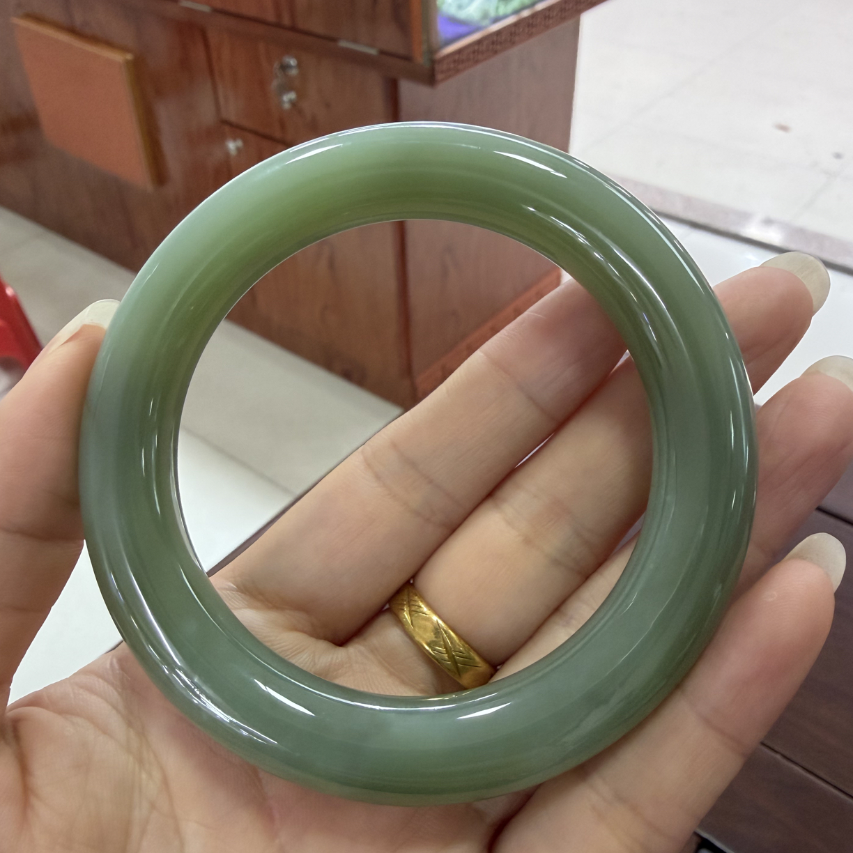 和田玉碧玉粉青胖圆条55.7圈口