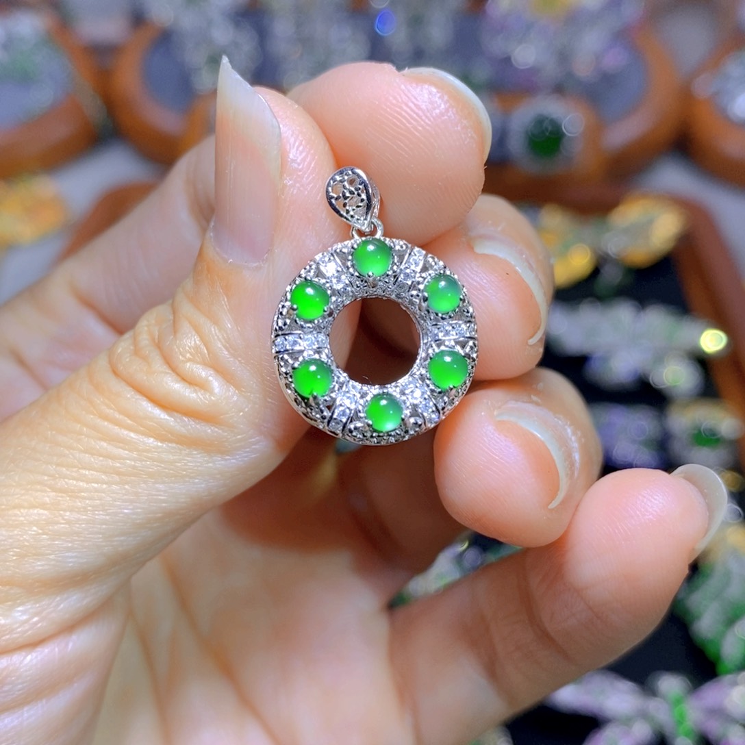 翡翠颈饰银S925镶嵌天然翡翠