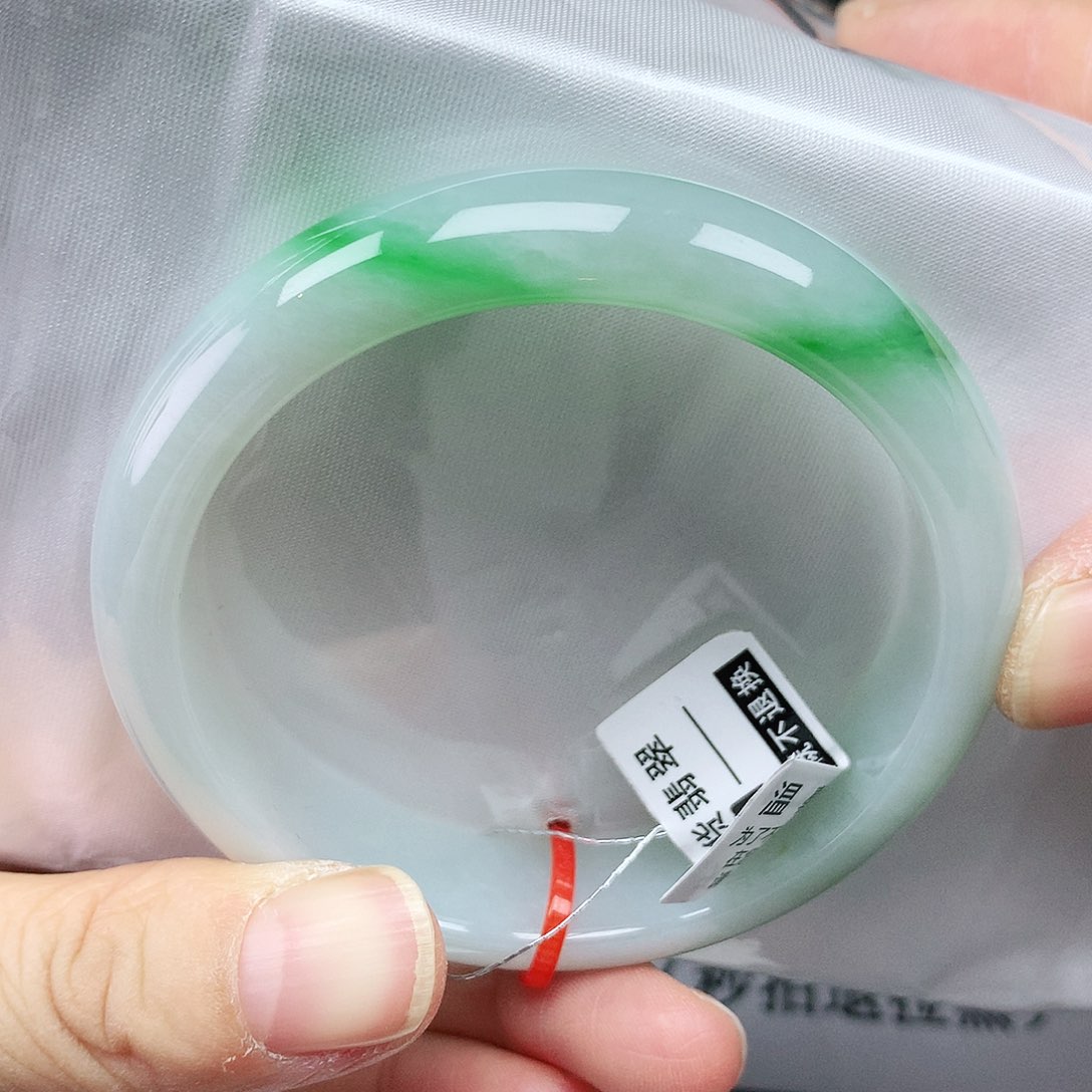翡翠手镯未镶嵌54圈