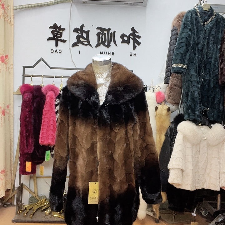 商场断码拼貂衣服