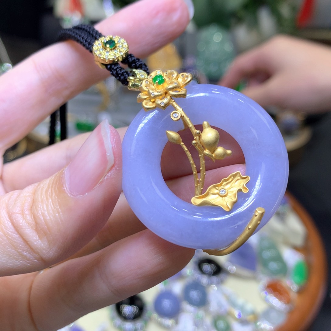 翡翠18K金镶嵌颈饰翡翠吊坠项链