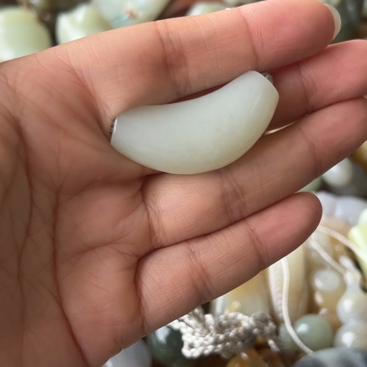 颈饰未镶嵌和田玉（糖玉）快***白