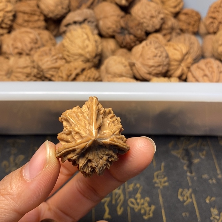 阳***文玩核桃吊坠文玩核桃异形单只