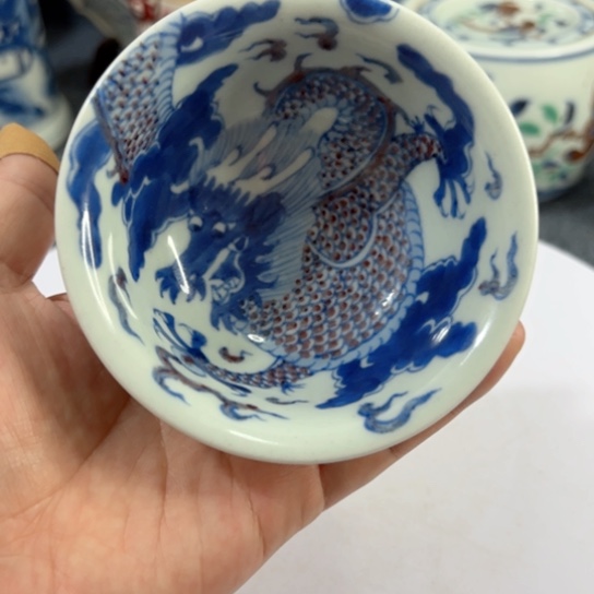 L**C一个青花釉里红压手杯