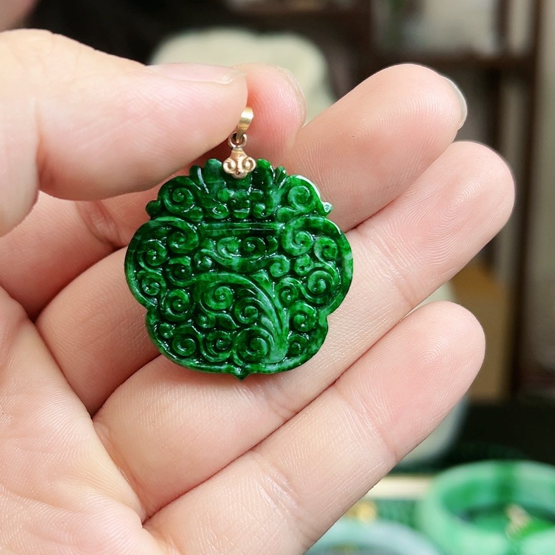 翡翠颈饰18K金镶嵌吊坠