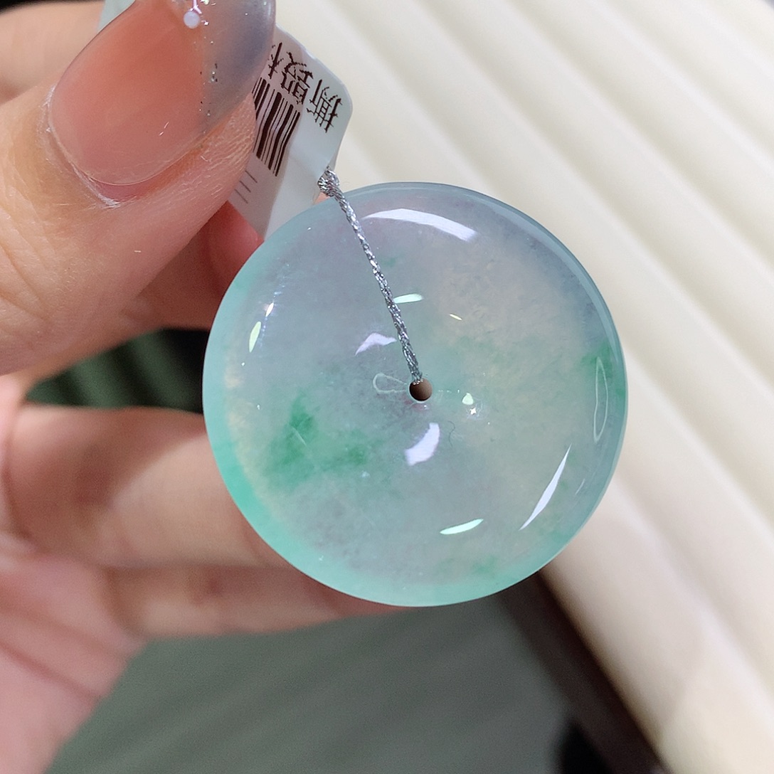 翡翠未镶嵌颈饰扣