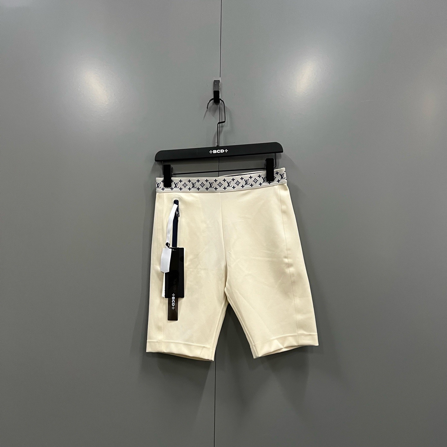 未使用 LouisVuitton/路易威登 zt1 米色骑行短裤36-42码/019293