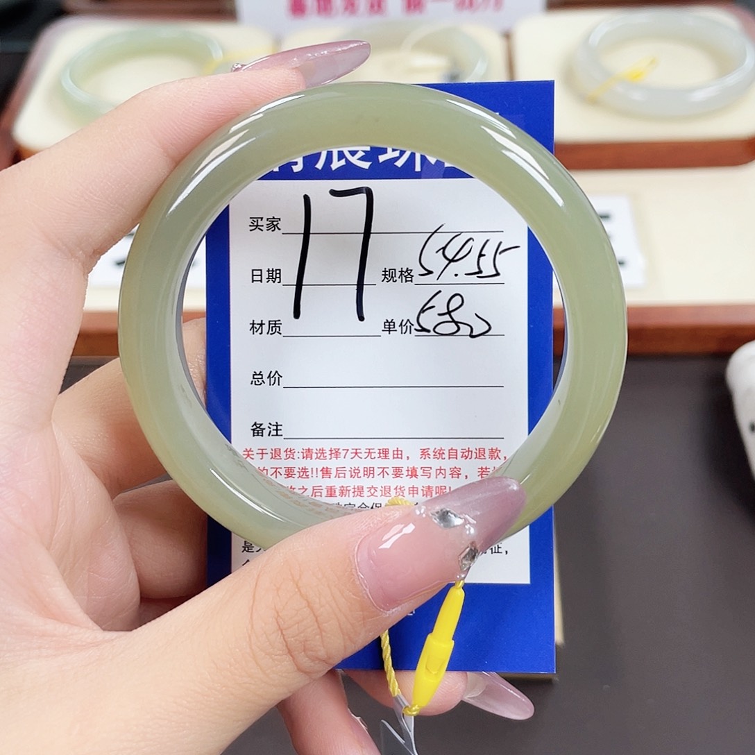 和田玉手镯未镶嵌