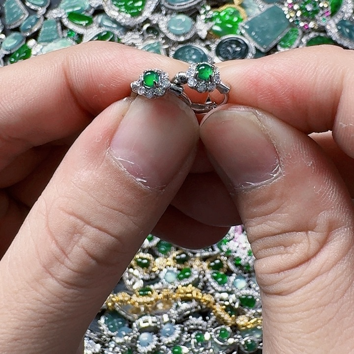 翡翠颈饰未镶嵌天然A货翡翠放漏