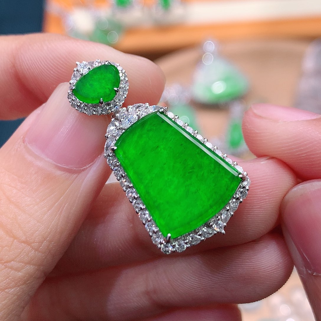 翡翠挂件18K金镶嵌无事牌吊坠