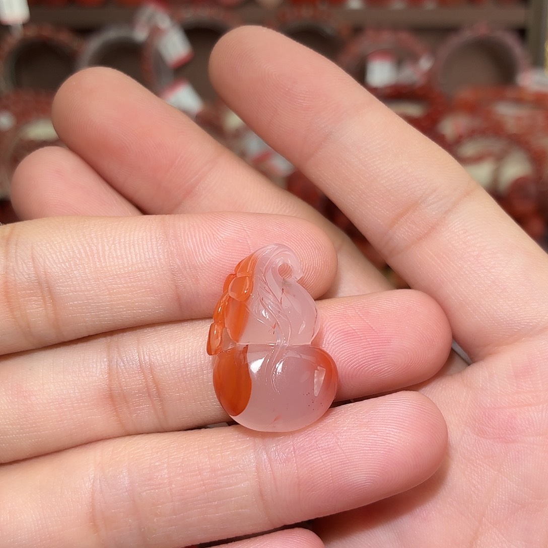 南红玛瑙未镶嵌颈饰葫芦吊坠