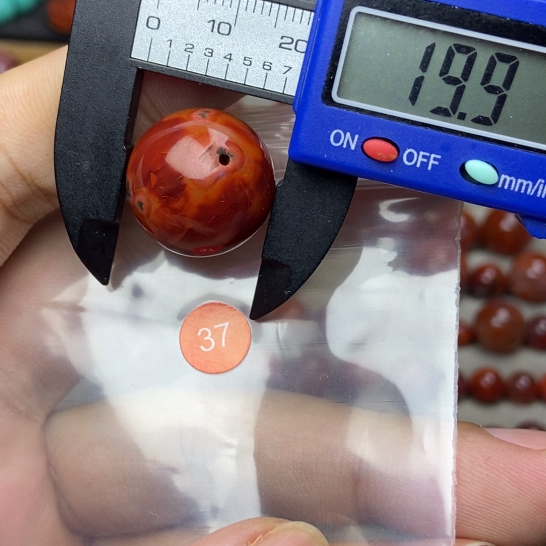 南红玛瑙未镶嵌有瑕疵