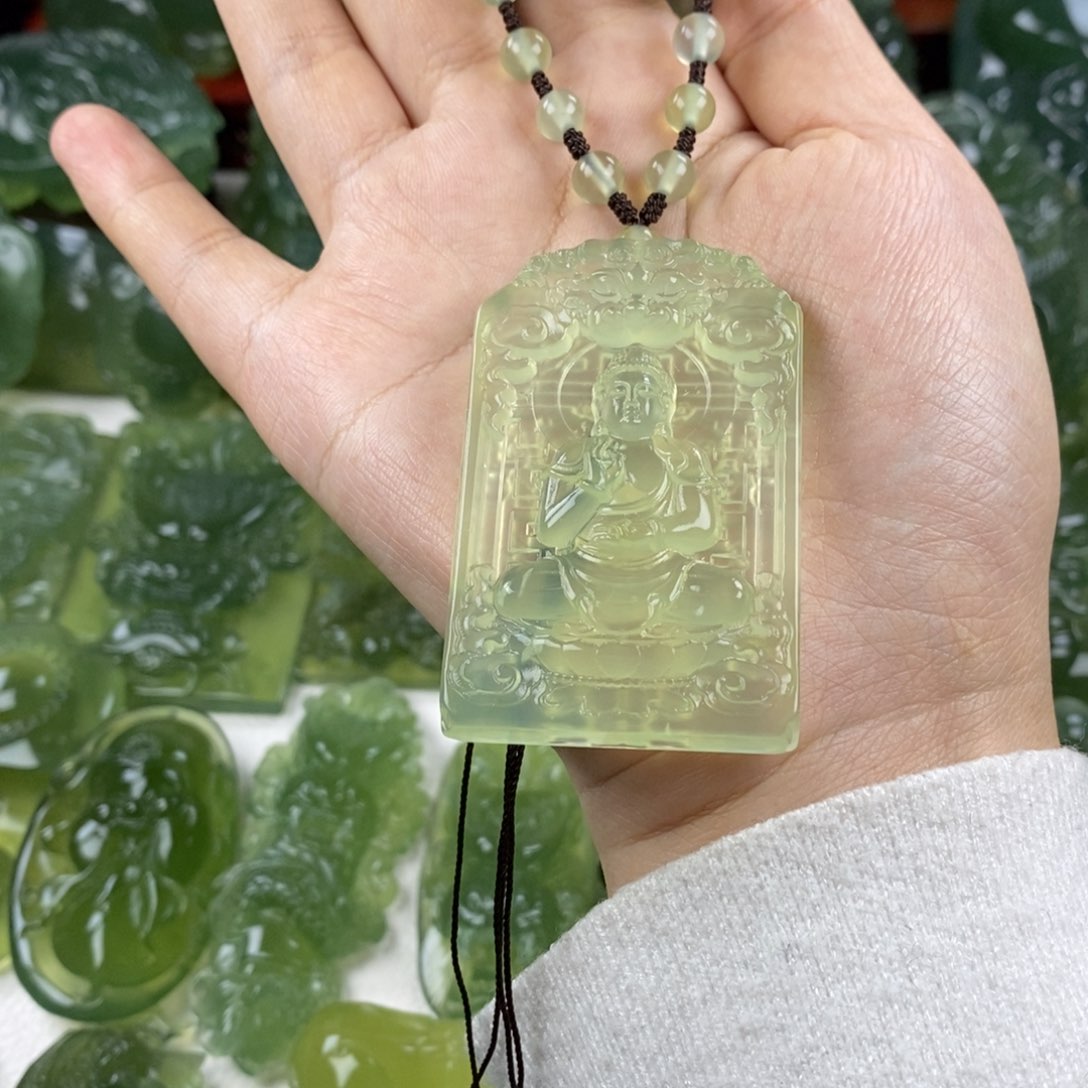 岫玉挂件未镶嵌告****了