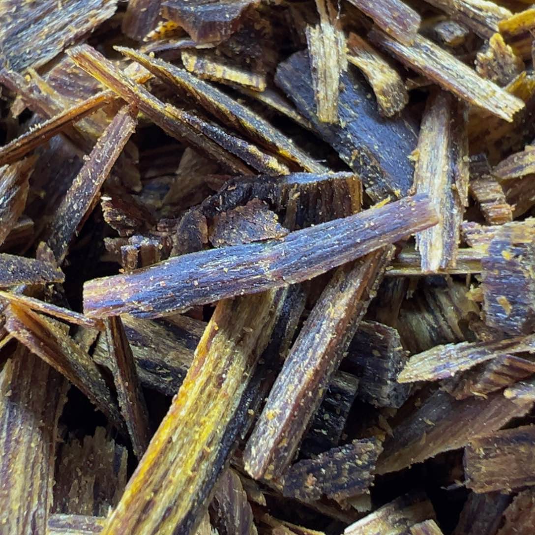 沉香木手把件绿奇楠沉香乌身圆叶开珠料30克