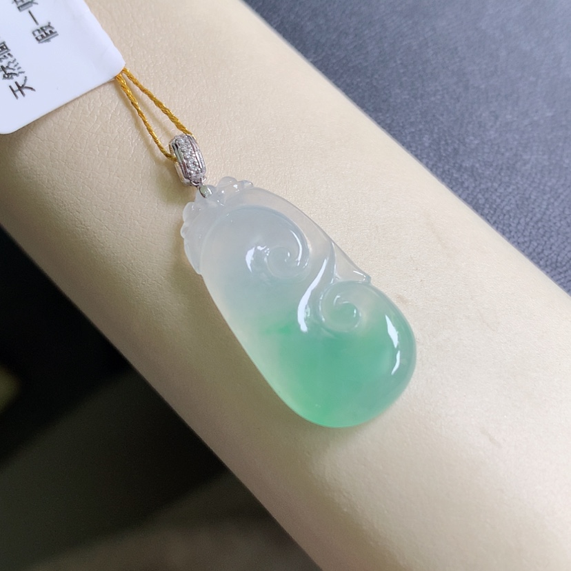 【闪购商品】翡翠颈饰18K金镶嵌如意