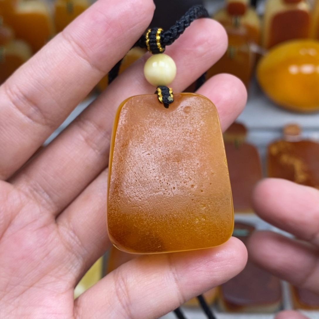 琥珀未镶嵌珠宝奇石