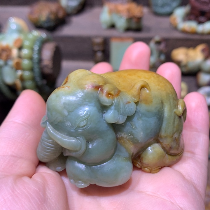 未镶嵌岫岩河磨玉（透闪石质玉）把件