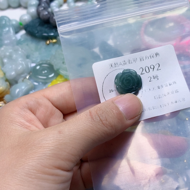 翡翠未镶嵌颈饰我