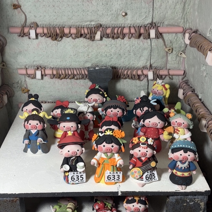 英***陶摆件景德镇陶瓷摆件猪猪猪