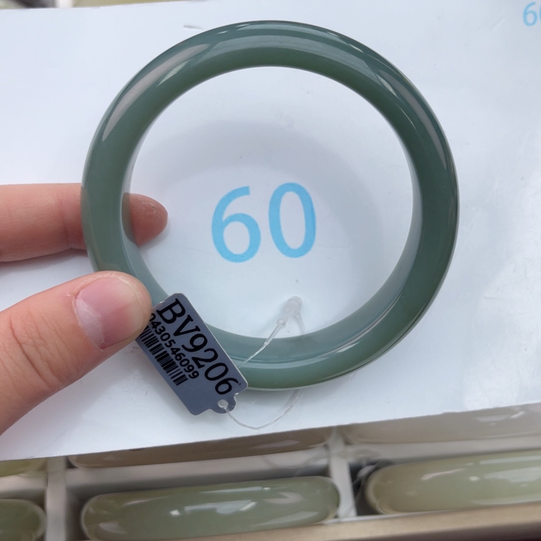 和田玉手镯未镶嵌佳