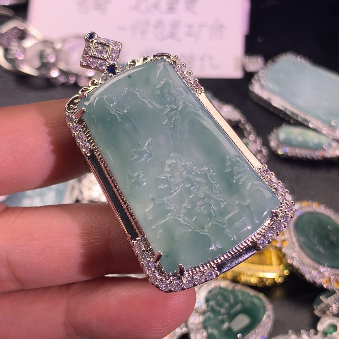 翡翠颈饰未镶嵌山水