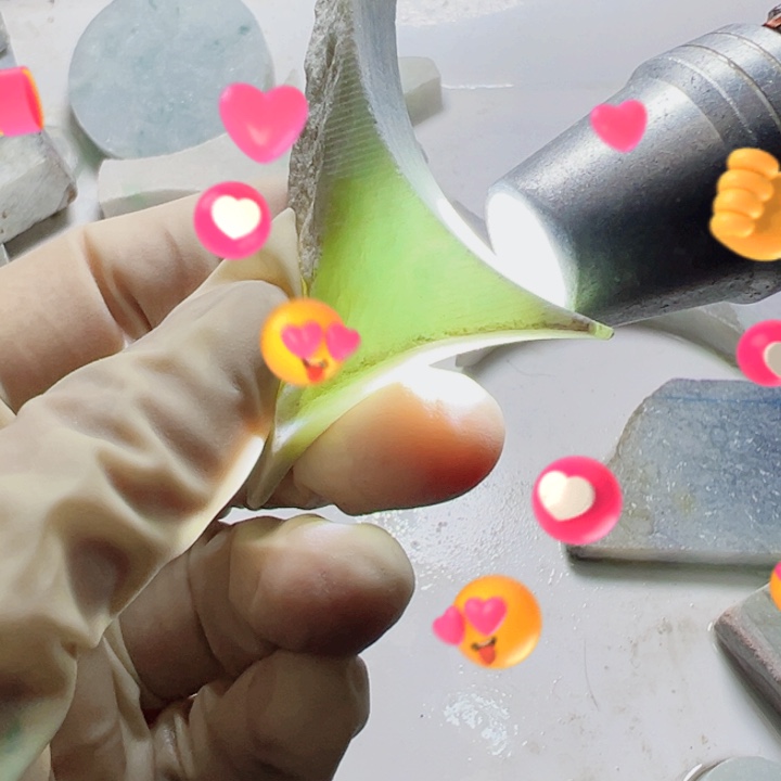 翡翠颈饰未镶嵌翡翠片料