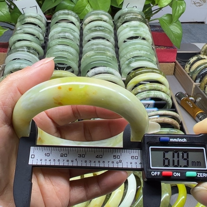 蛇纹石玉未镶嵌手镯116