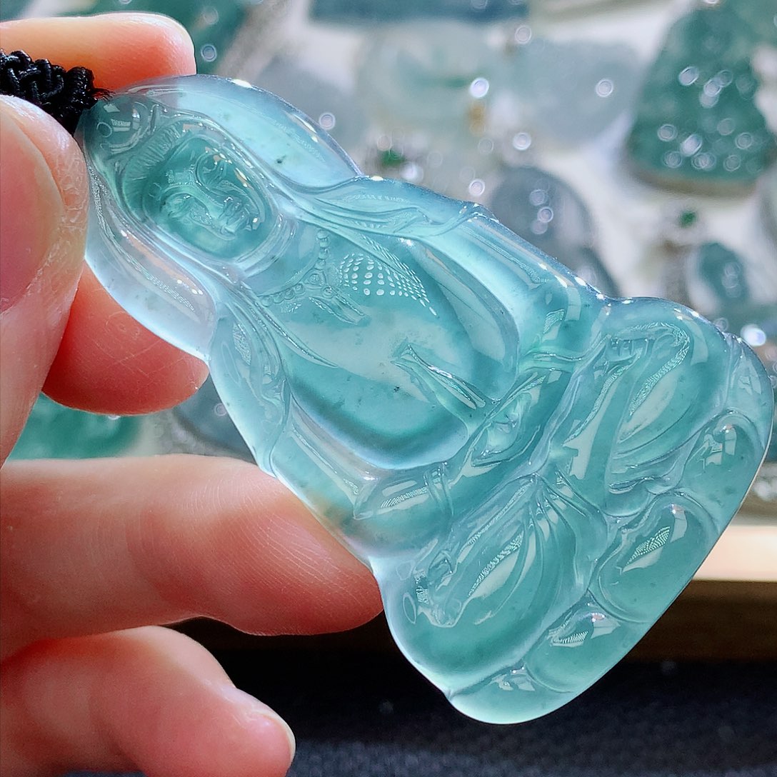 翡翠挂件未镶嵌翡翠