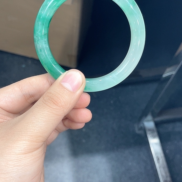 石英质玉手镯未镶嵌阳****）