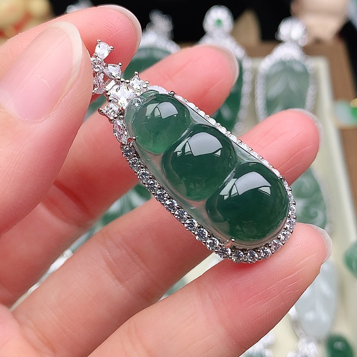 颈饰银S925镶嵌翡翠吊坠