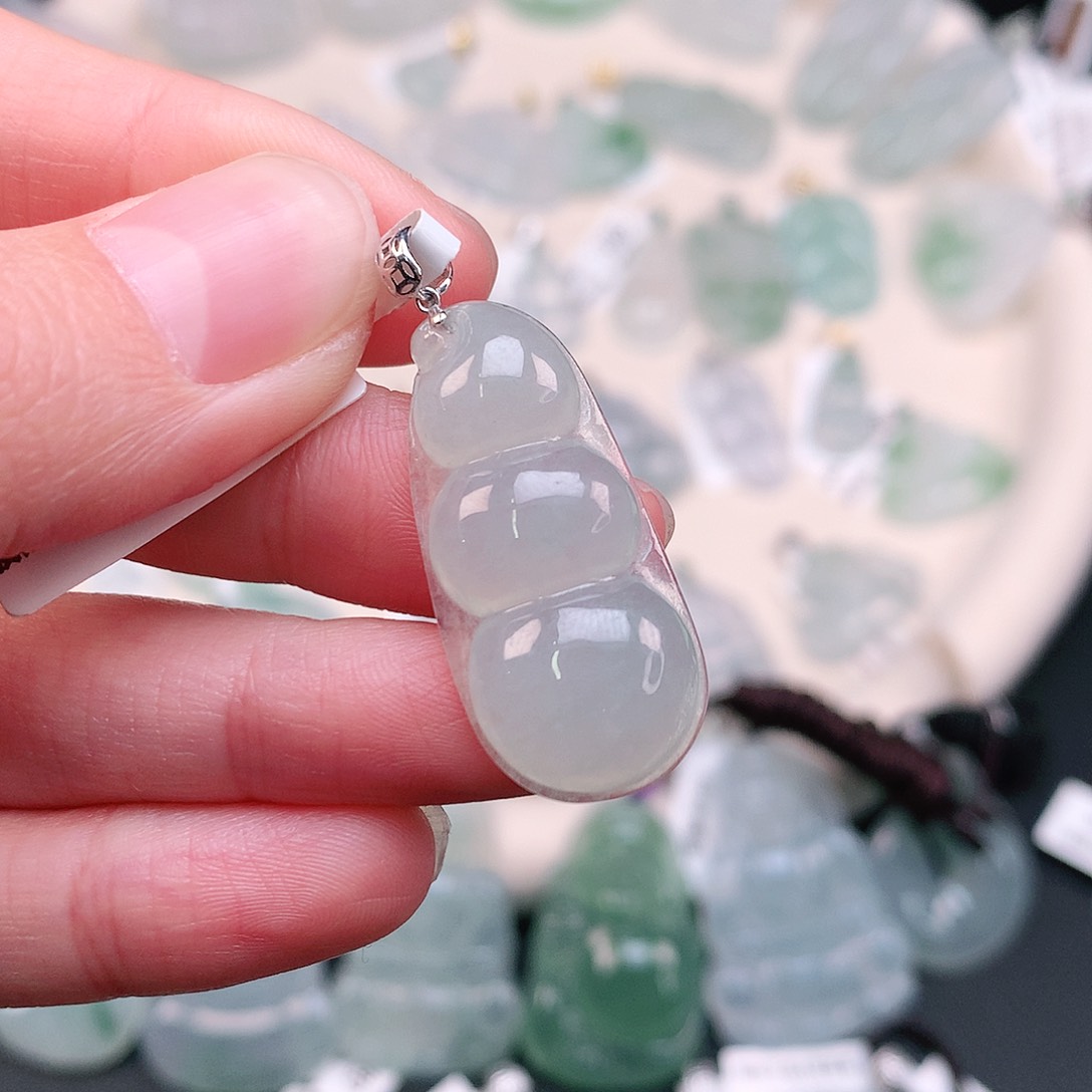 翡翠颈饰18K金镶嵌冰晴豆