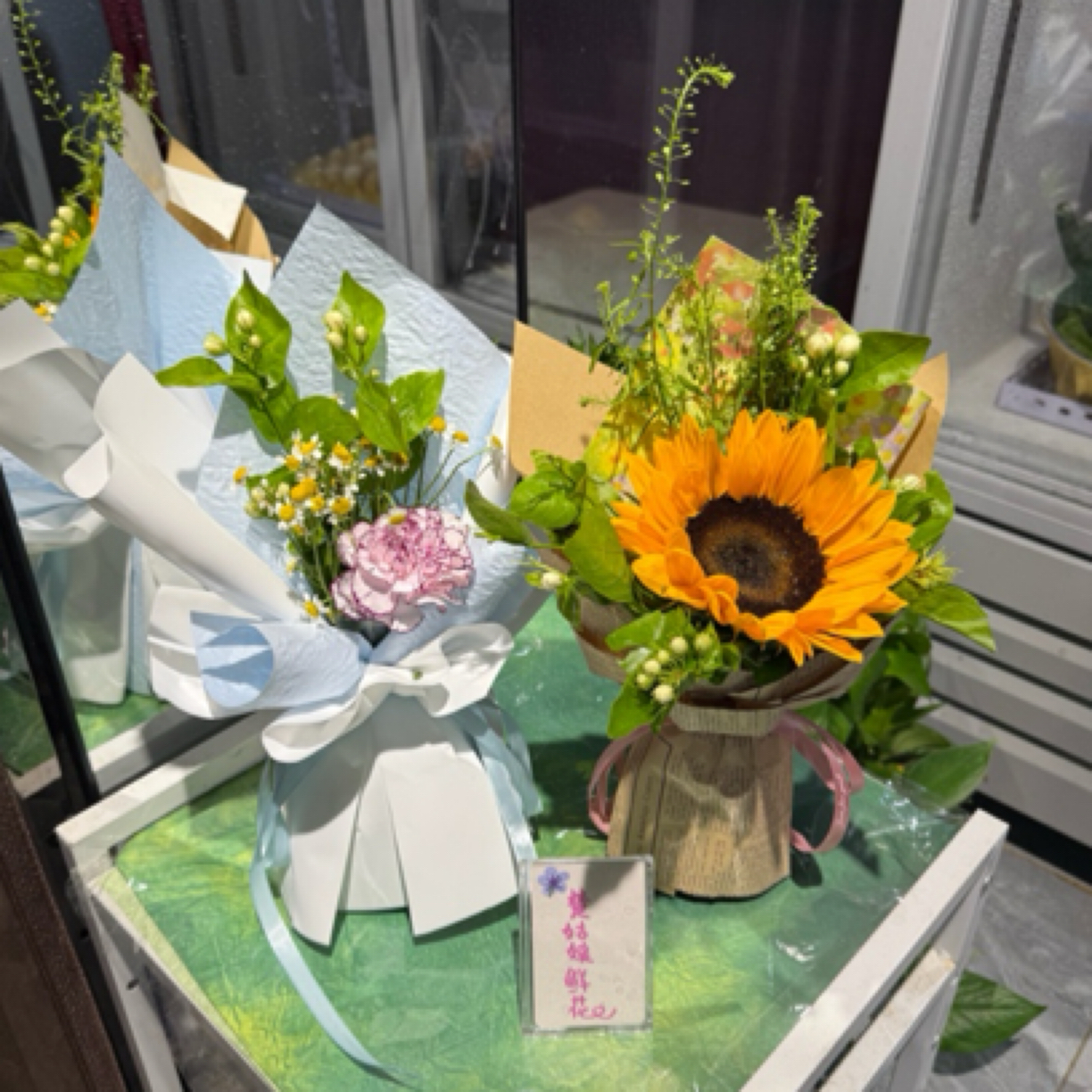 小型鲜花花束盲盒同城免费配送小时达