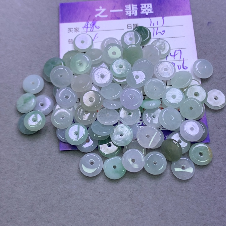 翡翠未镶嵌颈饰嫦**屁