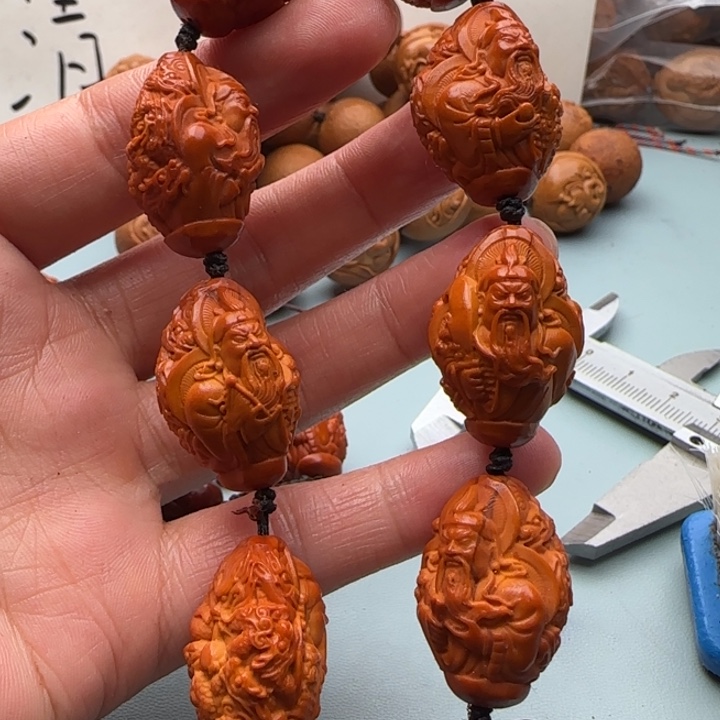 橄榄核手串雕刻工艺