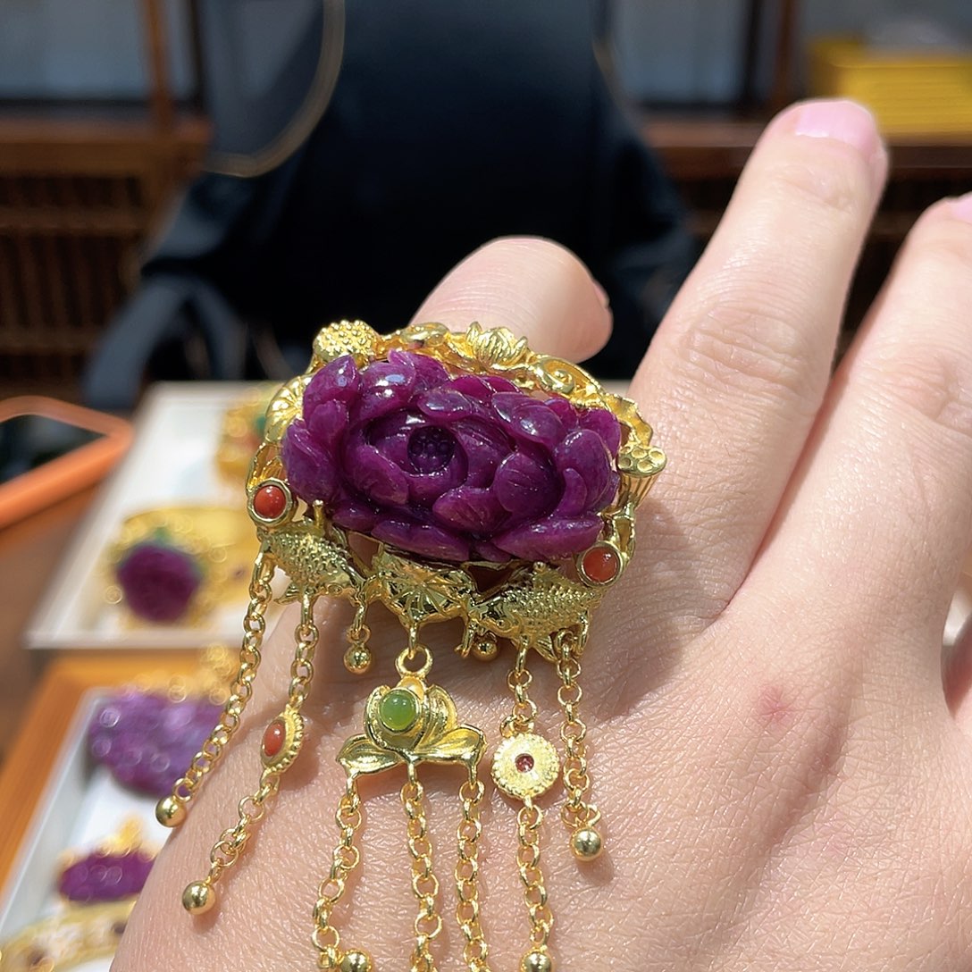 锦纶铁合金戒指红宝