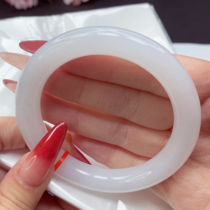 翡翠手镯未镶嵌57圈