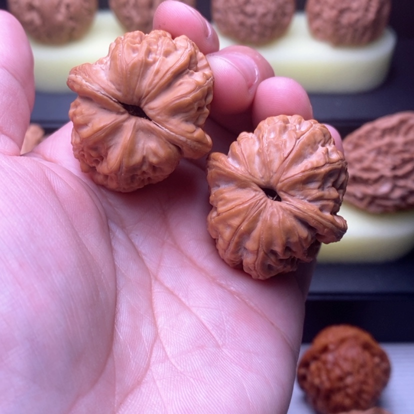 【闪购商品】文玩核桃吊坠36尺元宝